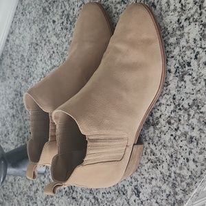 Michael Kors Low Suede Boot. 7.5 M